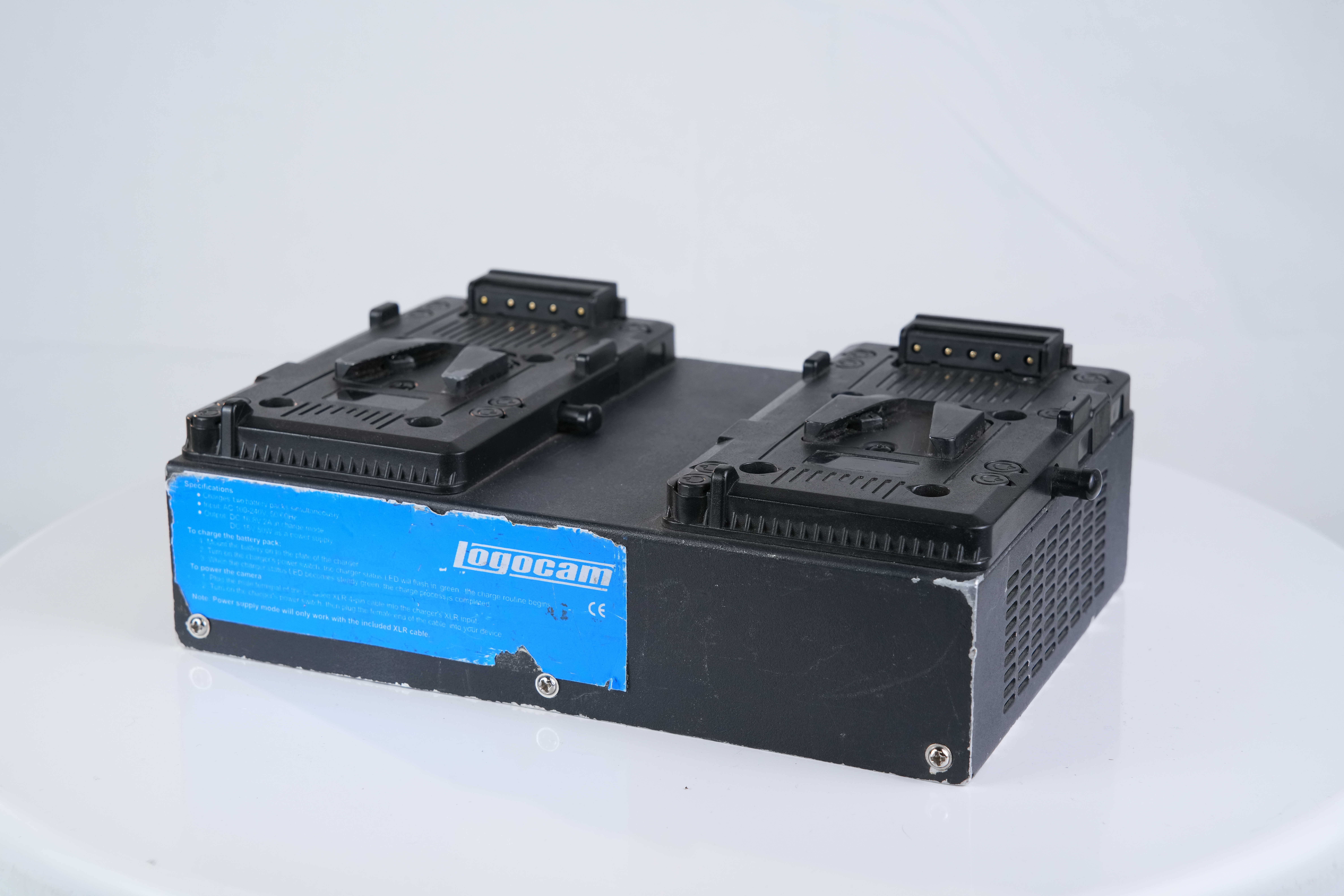 Зарядное устройство Logocam двухканальное для V-Mount в магазине RentaPhoto.Store